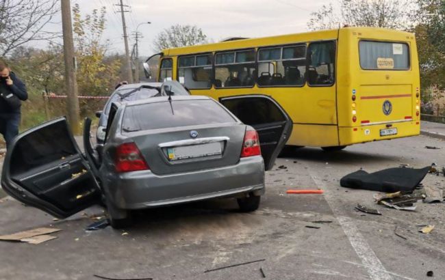 В Ровно произошло тройное ДТП с автобусом, есть погибший и пострадавшие