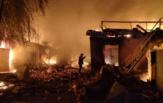 Есть жертва, в городе - серьезные разрушения: первые фото последствий атаки РФ на Белую Церковь