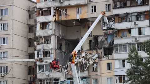 Вибух будинку на Позняках: історія дівчини, яка в мить втратила сім'ю