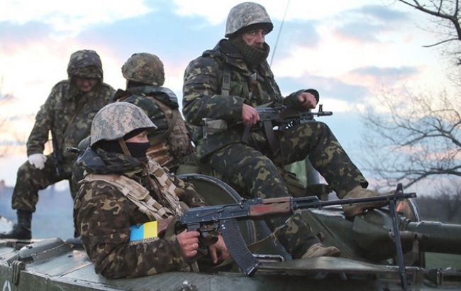 В результате обстрелов боевиков в Станице Луганской ранен украинский военный