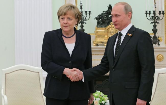 Путин пожаловался Меркель на риски отбора Украиной транзитного газа