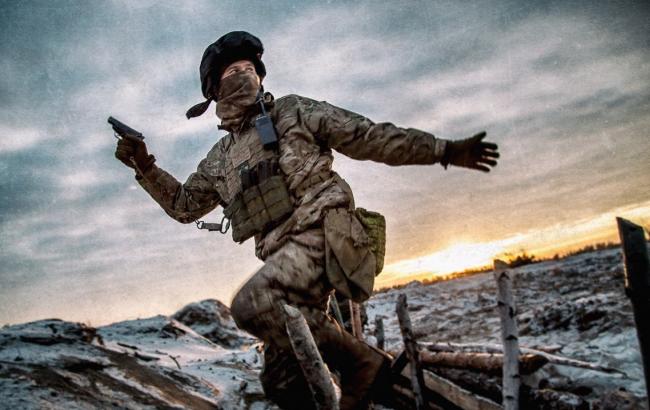 Украинский боец воссоздал знаменитое фото времен ВОВ