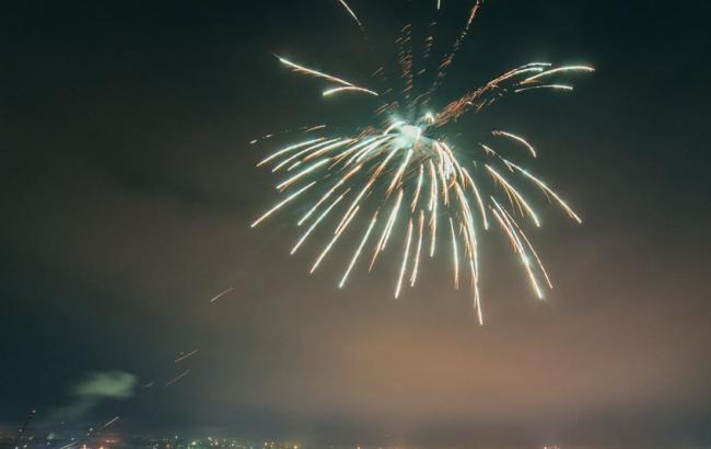 В Ужгороде Новый год отметили праздничным "огненным" небом
