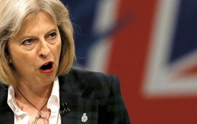 Премьер-министр Великобритании смеется как Доктор Зло
