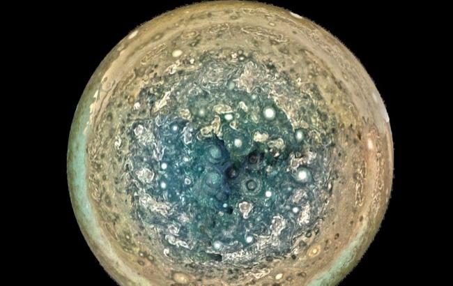 NASA опублікувало дивовижні фото Юпітера
