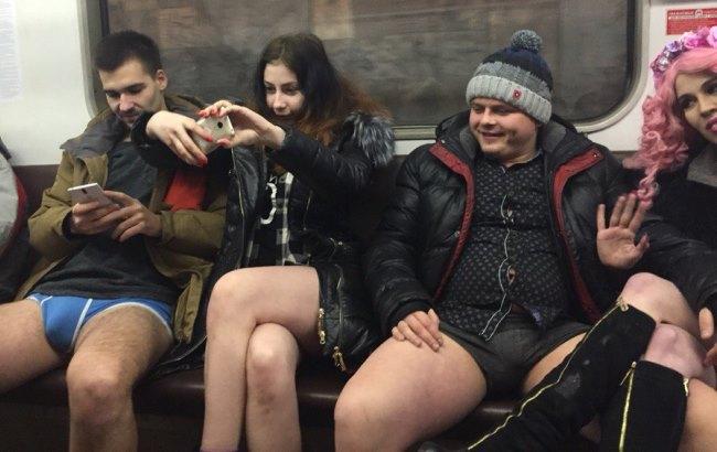 Московская полиция разыскивает людей, ехавших в метро без штанов