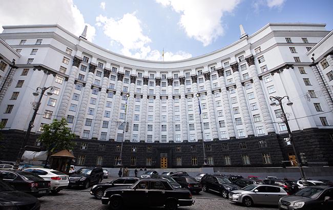 Уряд зняв для посольств обмеження на витрати