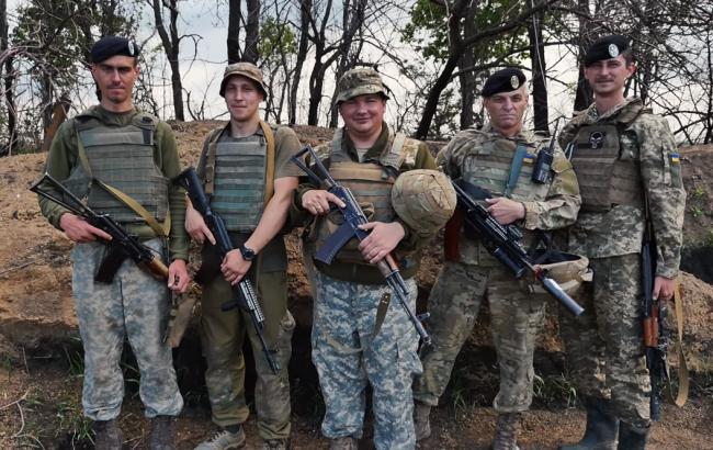 Морпіхи у віршах привітали українців з Днем вишиванки