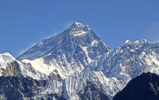 На Евересті виявили тіло зниклого безвісти альпініста з Індії