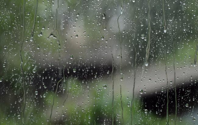 Синоптики предупреждают о дожде и грозах в Киеве 22-24 августа