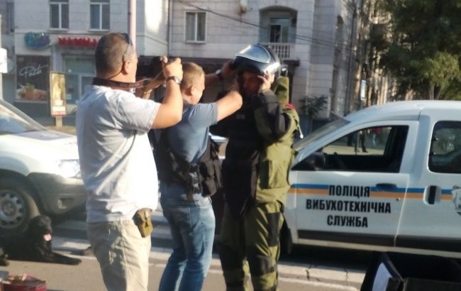Возле Донецкого областного театра обнаружили взрывоопасный предмет