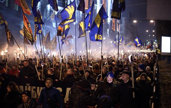 В Киеве националисты провели факельное шествие в честь Бандеры (фоторепортаж)