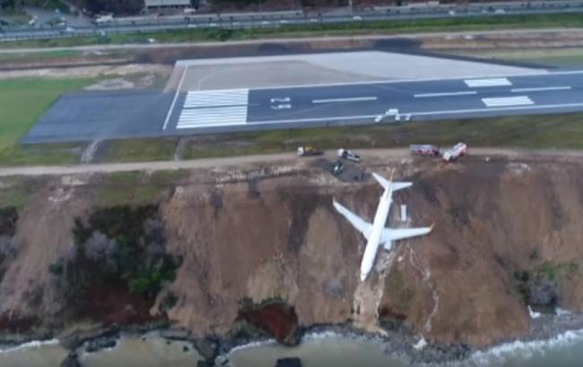 Опубліковано відео аварії літака, який ледь не впав у море