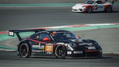 "Брали участь, щоб допомогти врятувати дітей, і перемогли": українські гонщики виграли в 24H DUBAI