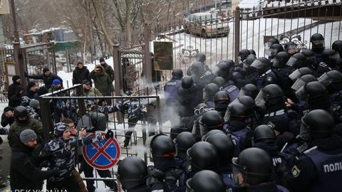 Столкновения под Соломенским судом: задержаны три человека