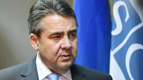 Габріель допускає покрокове зняття санкцій ЄС з Росії