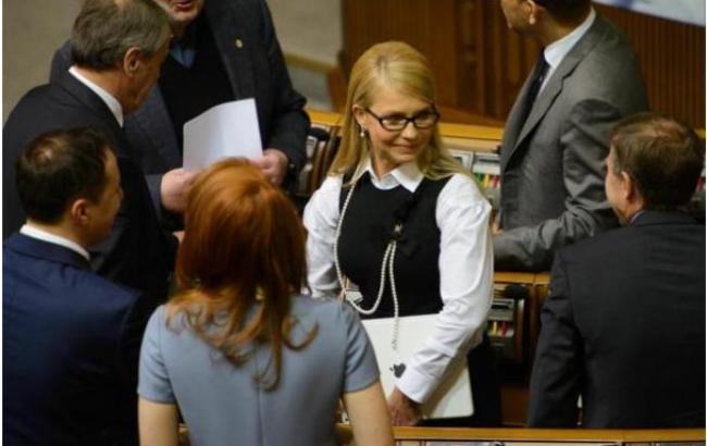 Юлия Тимошенко распустила свою фирменную косу