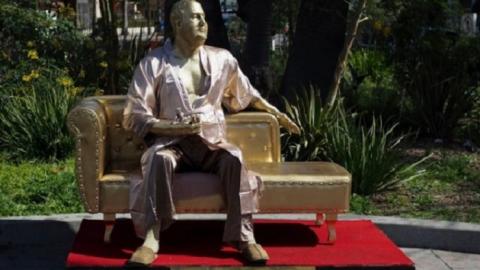 В Голливуде установили памятник "сексуальным домогательствам" (фото)