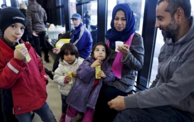 В Финляндии возобновились акции за и против приема беженцев