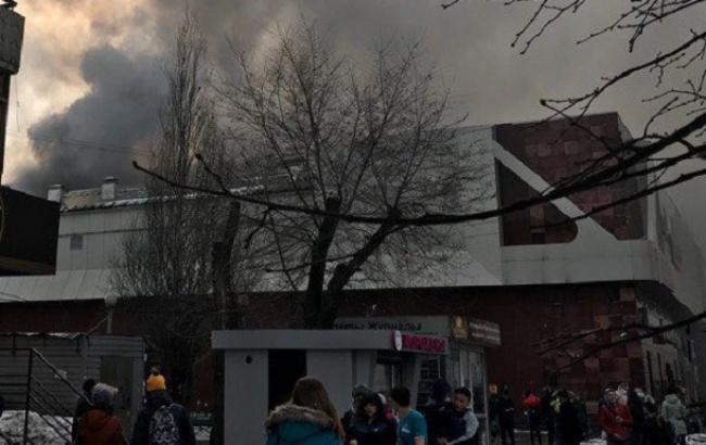 Четверо детей погибли при пожаре в торговом комплексе в России