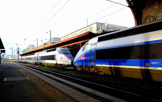 Во Франции массово бастуют железнодорожники