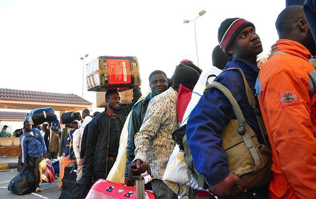 В Салониках из-за наплыва мигрантов переполнены отделения полиции