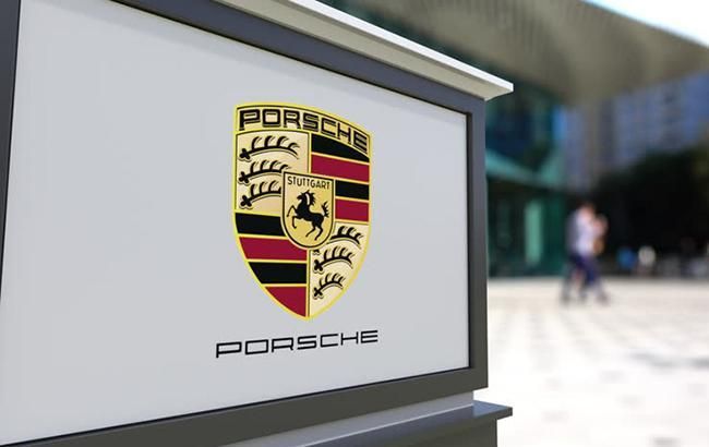 Porsche презентував свій перший електромобіль