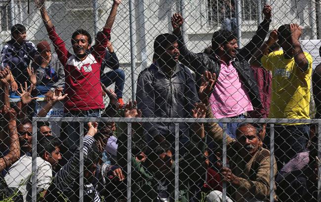 Суд Греции разрешил мигрантам выезжать с островов на материк