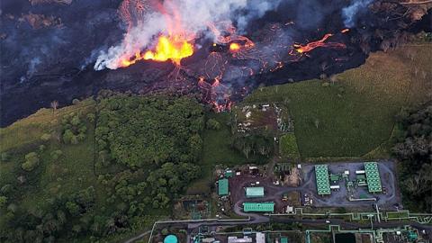 Виверження вулкана на Гаваях: до крупної електростанції наближається потік лави