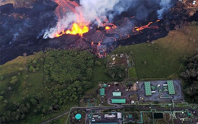 Виверження вулкана на Гаваях: до крупної електростанції наближається потік лави