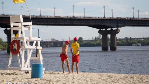 Вода в Дніпрі біля Києва вже прогрілася до 20 градусів