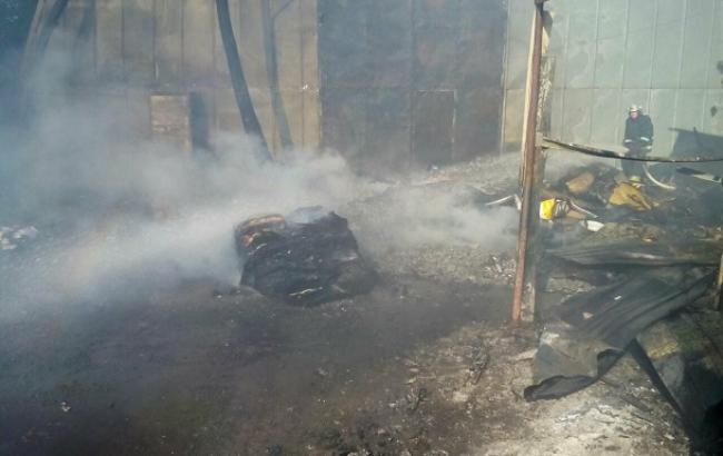 Рятувальники повідомили подробиці пожежі на складах під Києвом