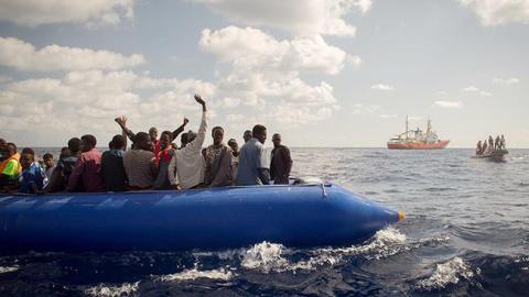 Поблизу берегів Іспанії були врятовані понад півтисячі мігрантів