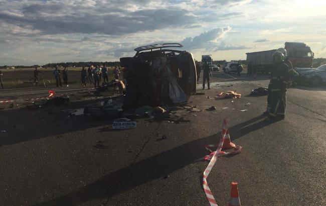 В Ровненской области маршрутка столкнулась с автобусом и автоцистерной, есть пострадавшие