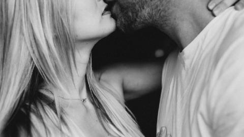 Народні депутати згадали, як цілувалися в перший раз