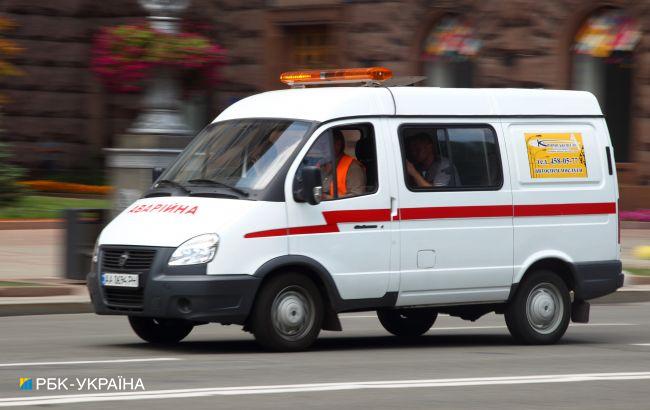 В Киеве произошел прорыв трубы, улицу залило кипятком (видео)