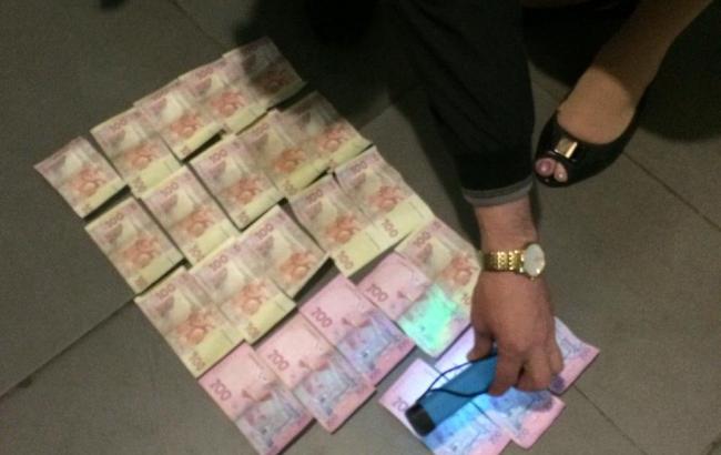 У Львівській області засудили інспектора митниці через хабар