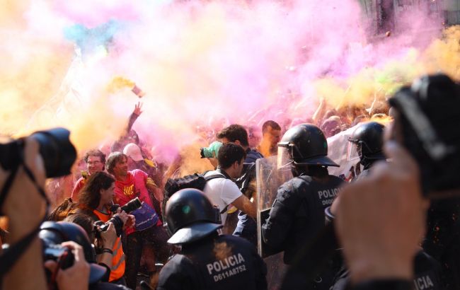 У Барселоні відбулися сутички між поліцією та прихильниками незалежності Каталонії