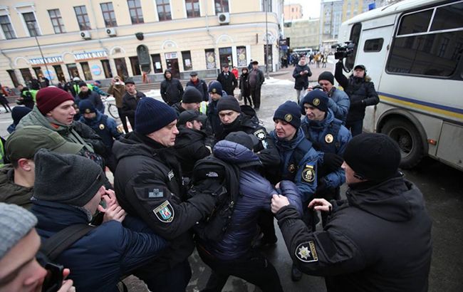 В полиции прокомментировали задержание активистов на Контрактовой площади