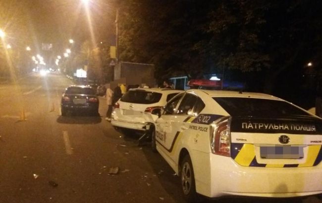 В Харькове патрульные в погоне протаранили авто нарушителя, есть пострадавшие
