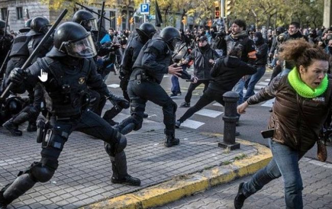 В Париже на акции протеста произошли столкновения с полицией