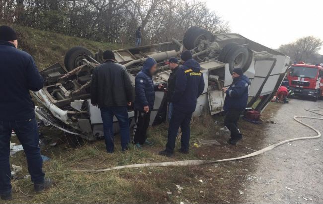 У Хмельницькій області перевернувся автобус, є постраждалі