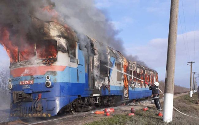 В Николаевской области горел дизельный поезд