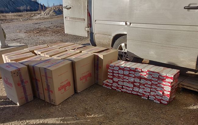 На КПВВ на Донбассе обнаружили партию контрабандных сигарет