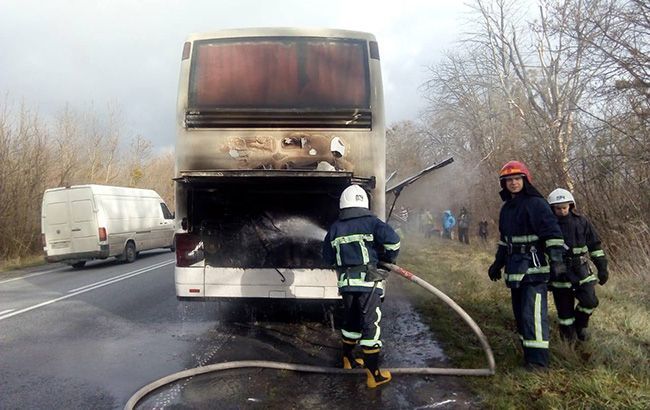 В Кривом Роге на ходу загорелся автобус, пострадали два человека