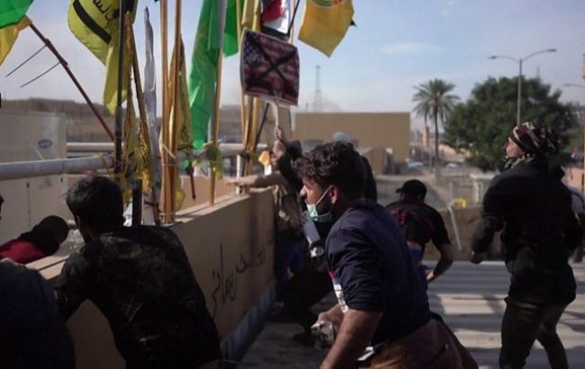 Демонстранты покинули район посольства США в Багдаде
