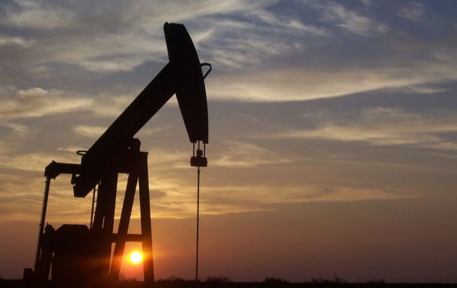 Цены на нефть упали ниже 50 долларов из-за коронавируса