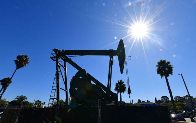 Ціни на нафту відновили зниження через надлишок пропозиції
