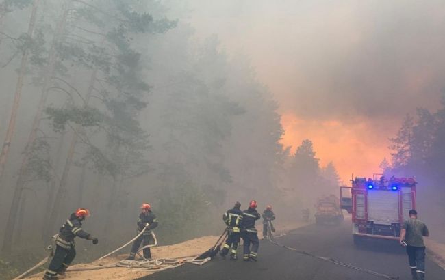 До гасіння пожежі в Луганській області залучили 444 військових