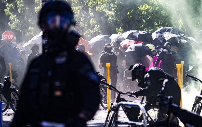 Во время протестов в Сиэтле пострадали более 20 полицейских
